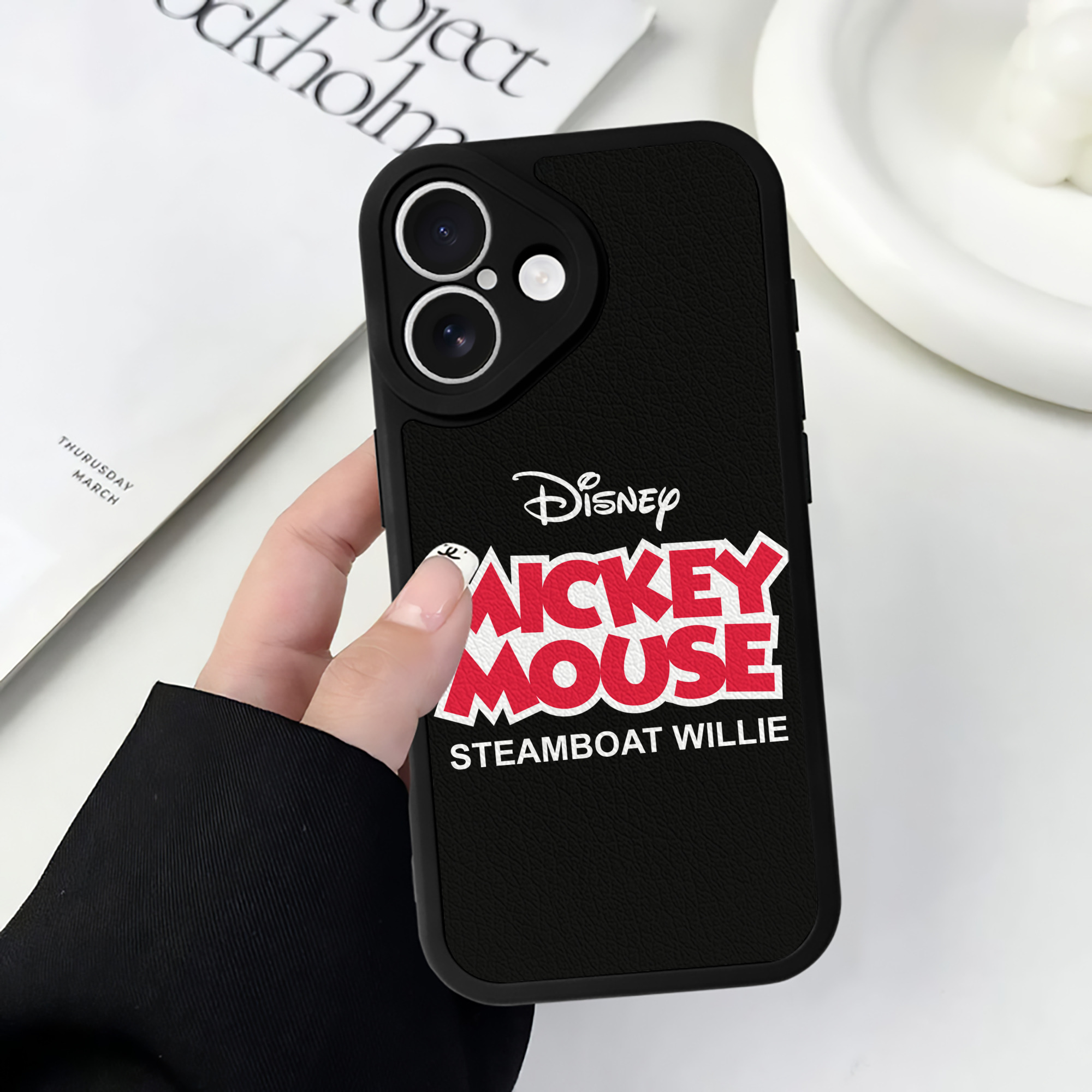 （画像用） ミッキーマウス Mickey Mouse 【iPhone 16シリーズ対応】シリコンスマホケース（レザー調） 材質：シリコン